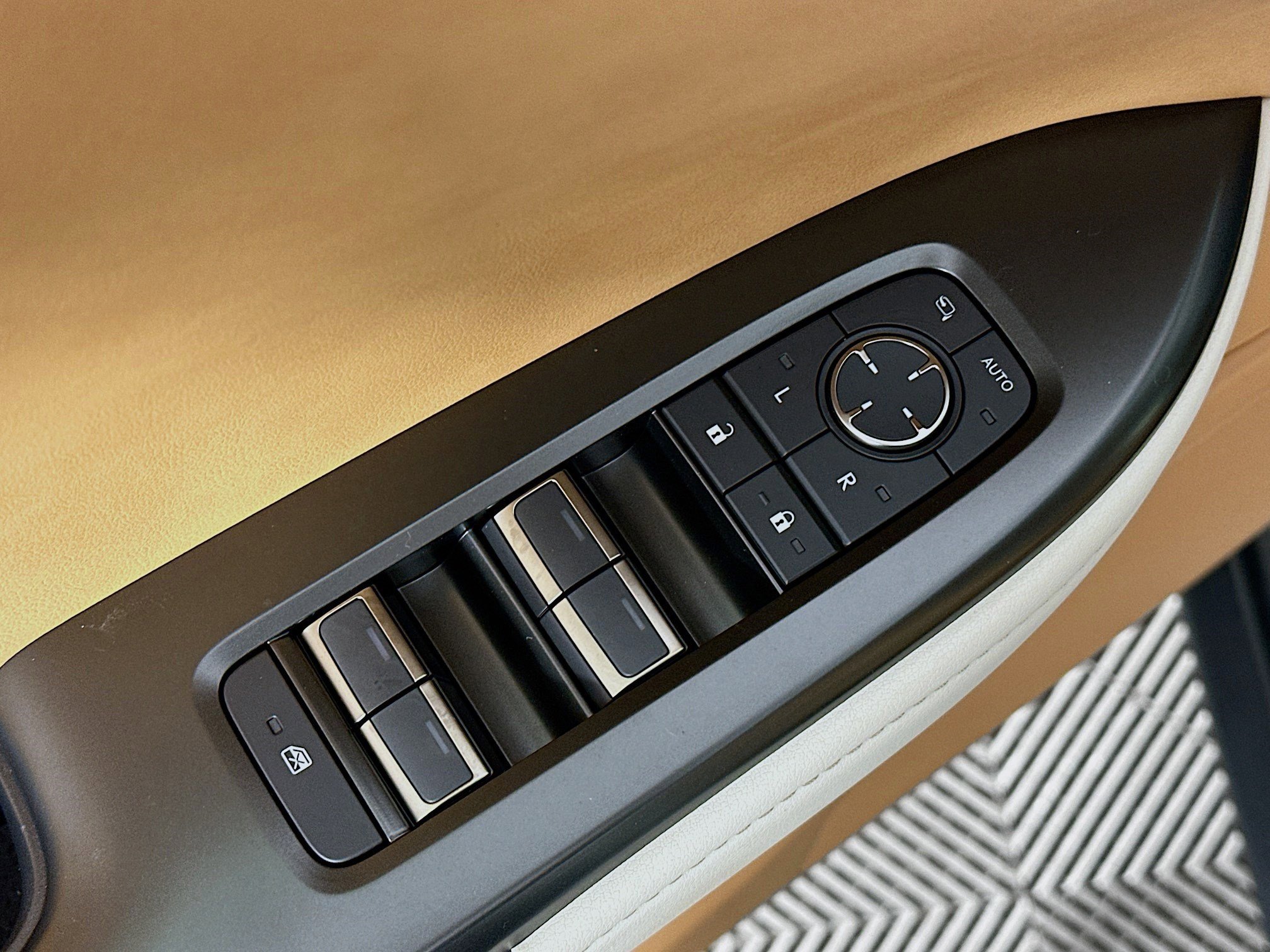 New 2026 Lexus RZ 450e AWD image 18