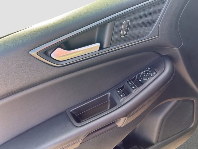 Used 2024 Ford Edge SE w/ Black Appearance Package image 18