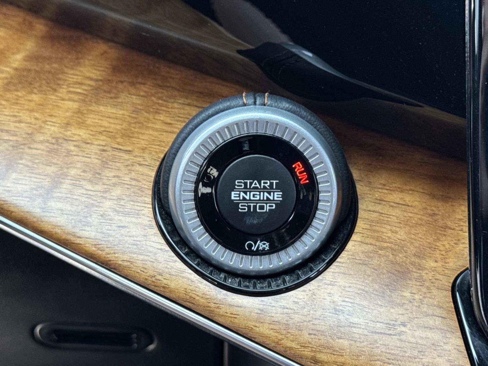 Used 2023 Jeep Grand Wagoneer Series III AWD/4WD image 18