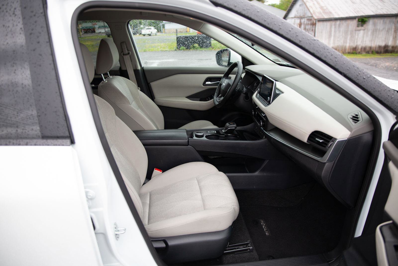 Used 2025 Nissan Rogue SV AWD/4WD image 23