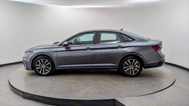 Used 2025 Volkswagen Jetta SE image 3