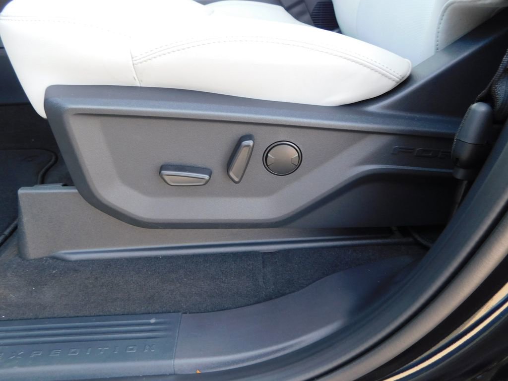 New 2026 Ford Expedition Max Platinum image 15