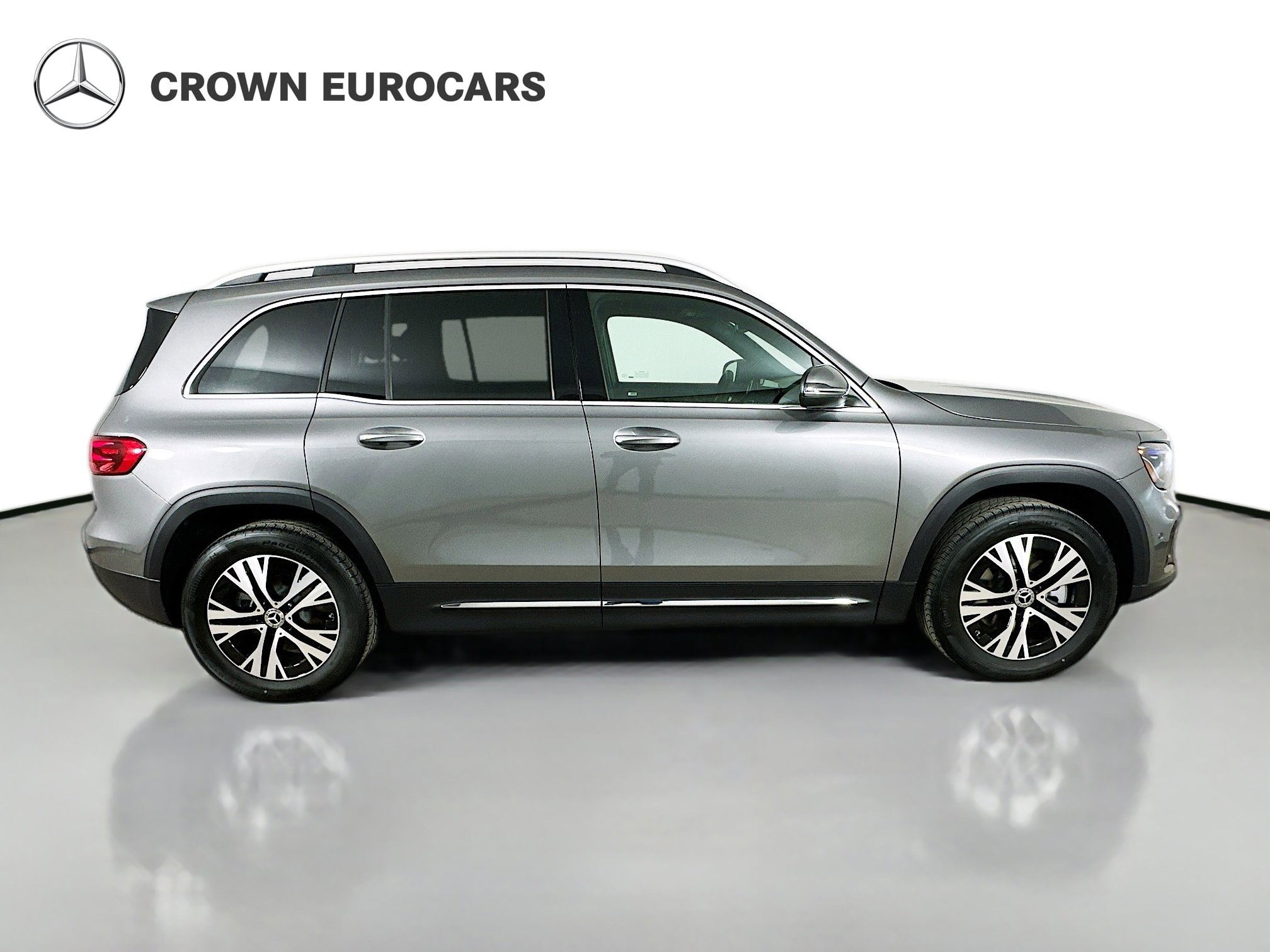 Used 2026 Mercedes-Benz GLB 250 4MATIC image 4