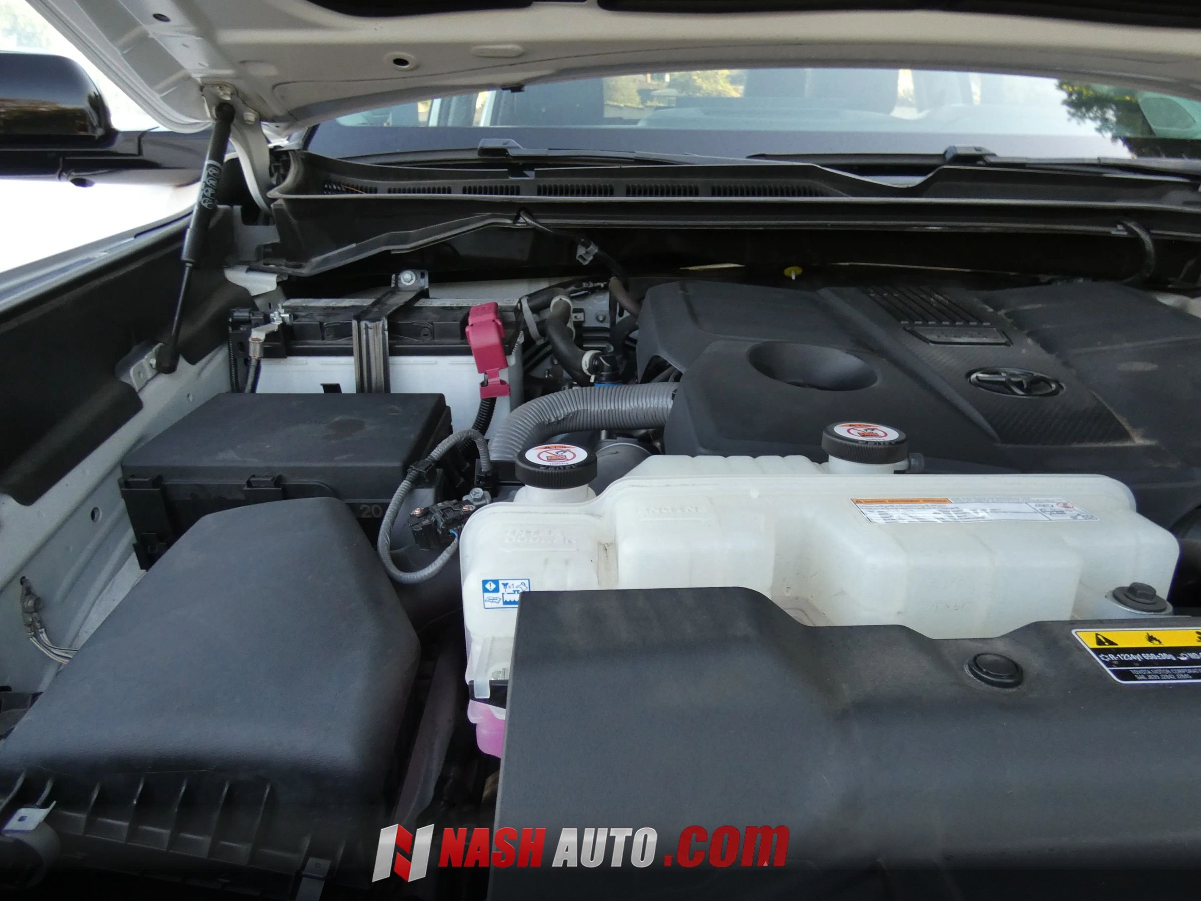 Used 2024 Toyota Tundra Limited AWD/4WD image 90
