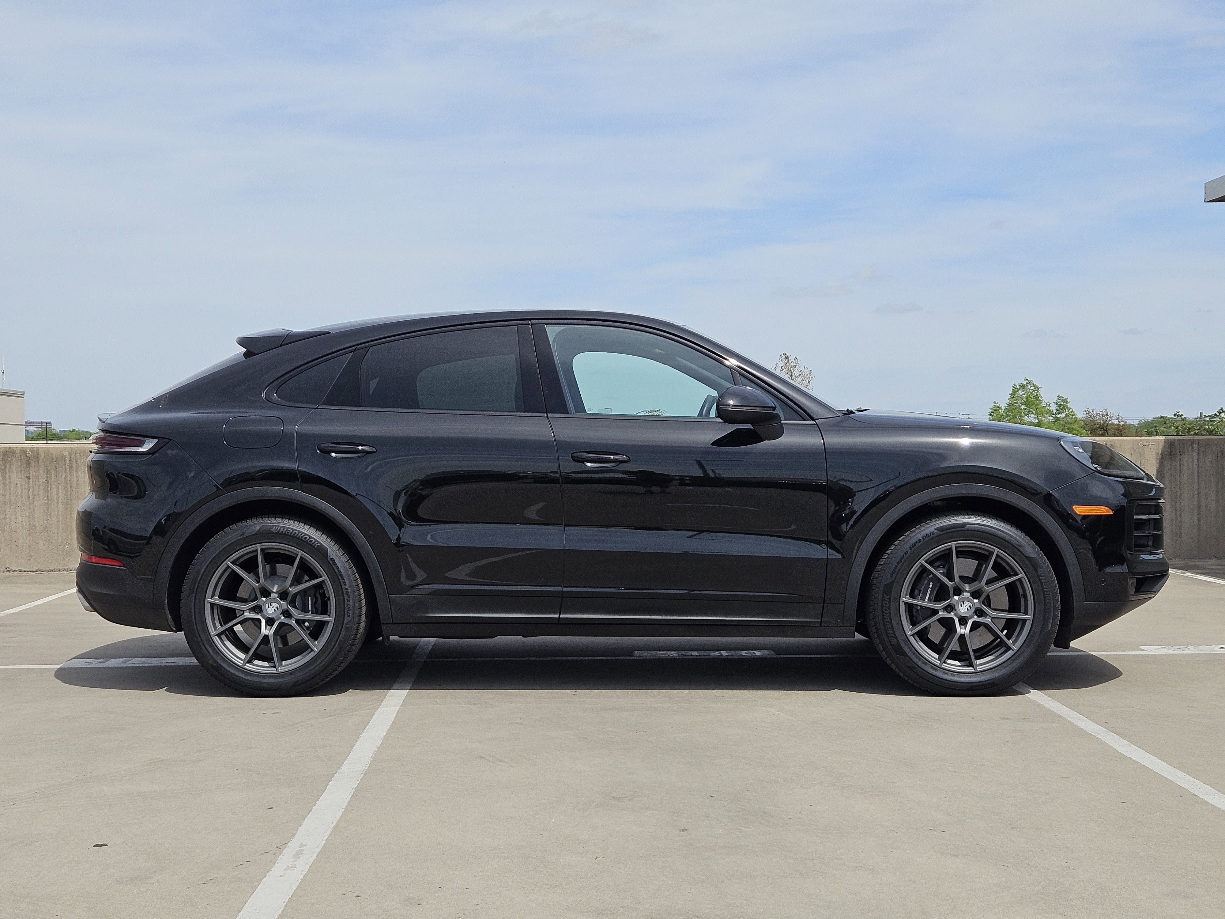 Certified 2025 Porsche Cayenne Coupe image 9