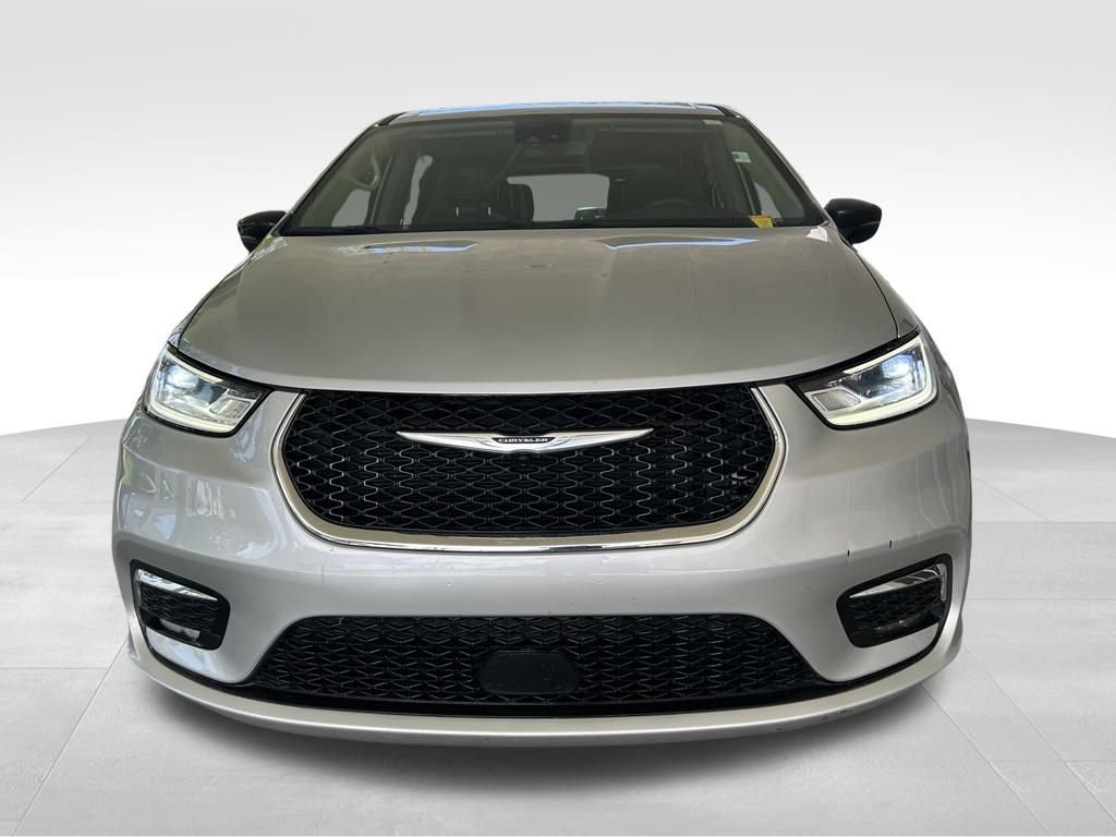 Used 2024 Chrysler Pacifica Touring-L FWD image 12