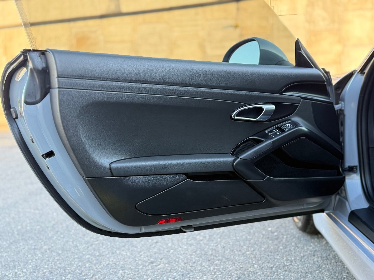 Used 2015 Porsche Cayman RWD image 11