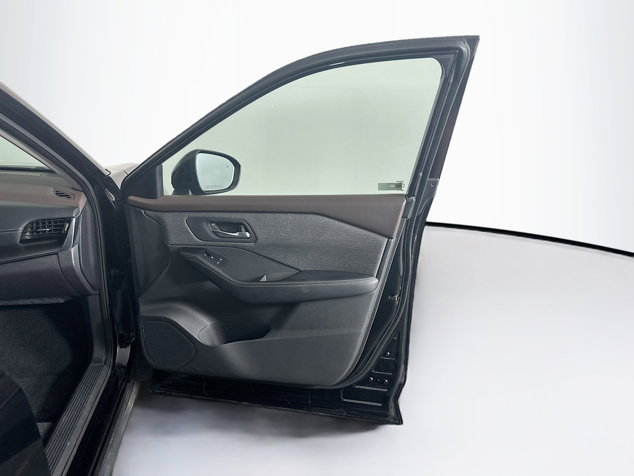 Used 2022 Nissan Rogue SV FWD image 30