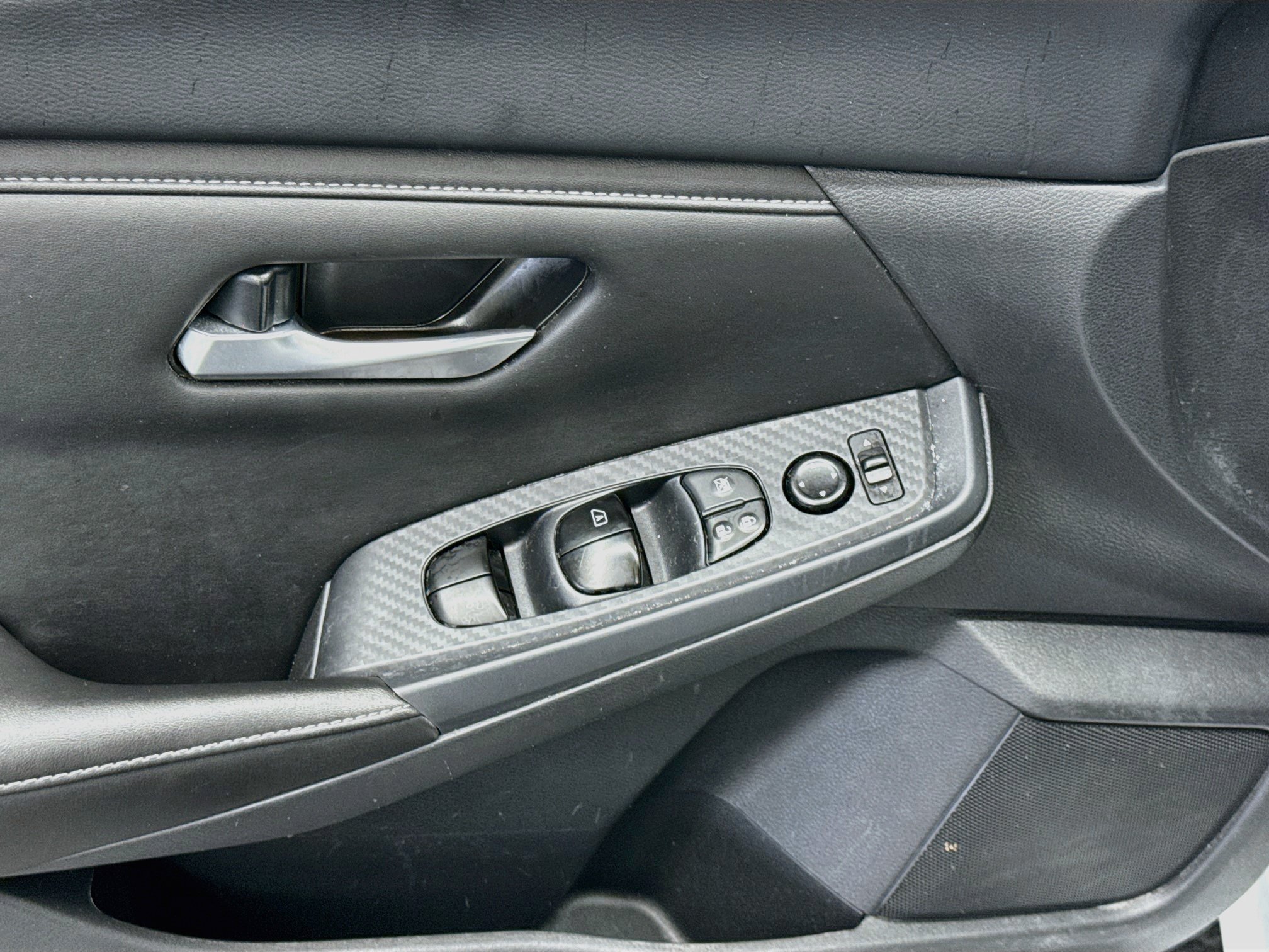 Used 2025 Nissan Sentra SV FWD image 15