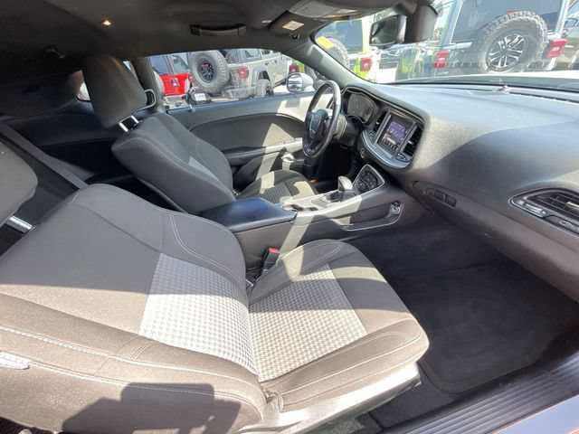 Used 2022 Dodge Challenger SXT w/ Driver Convenience Group RWD image 34