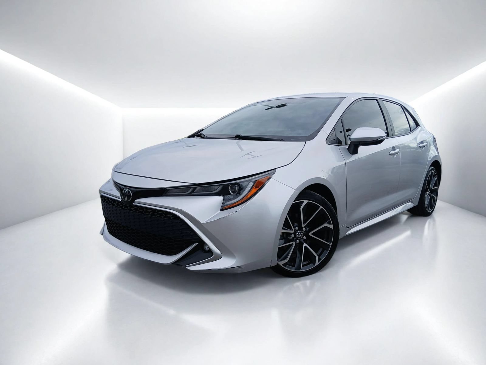 Used 2020 Toyota Corolla XSE FWD image 2