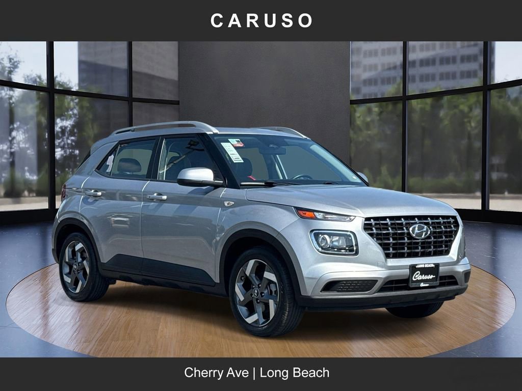 Used 2025 Hyundai Venue SEL image 1