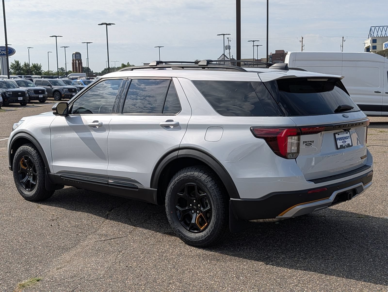 Used 2026 Ford Explorer Tremor w/ Tremor Ultimate Package AWD/4WD image 2