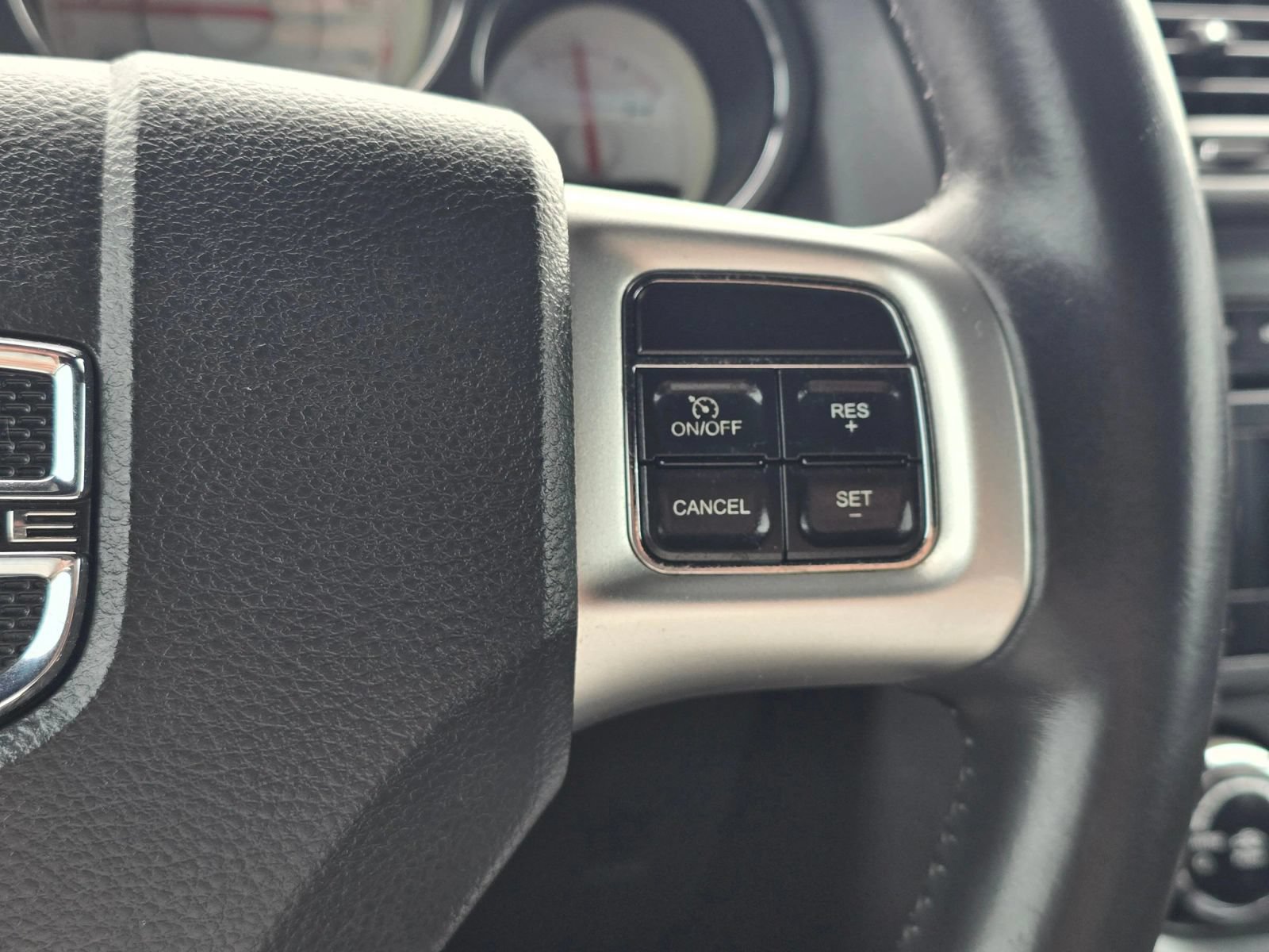 Used 2014 Dodge Challenger SXT RWD image 21