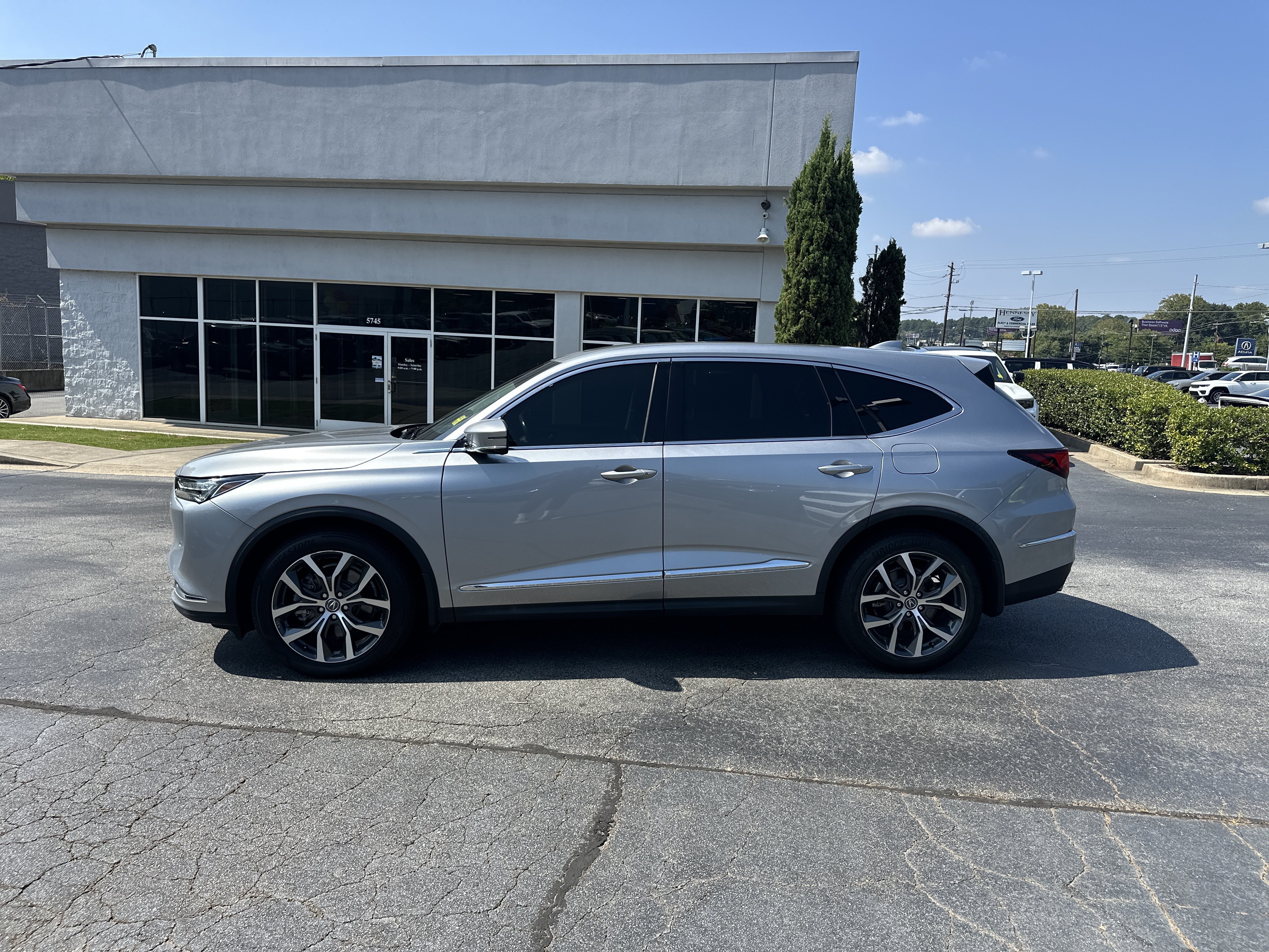 Used 2023 Acura MDX w/ Technology Package AWD/4WD image 6