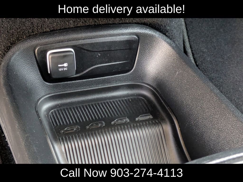Used 2025 Chrysler Pacifica Select image 13