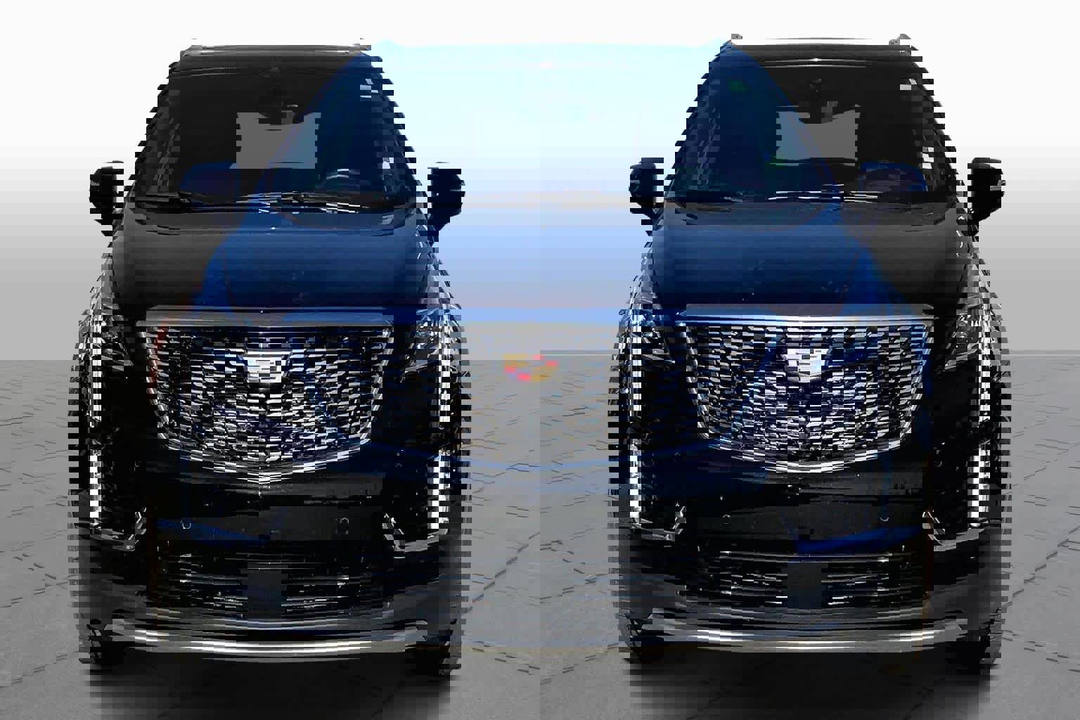 Used 2023 Cadillac XT5 Premium Luxury w/ Technology Package image 2