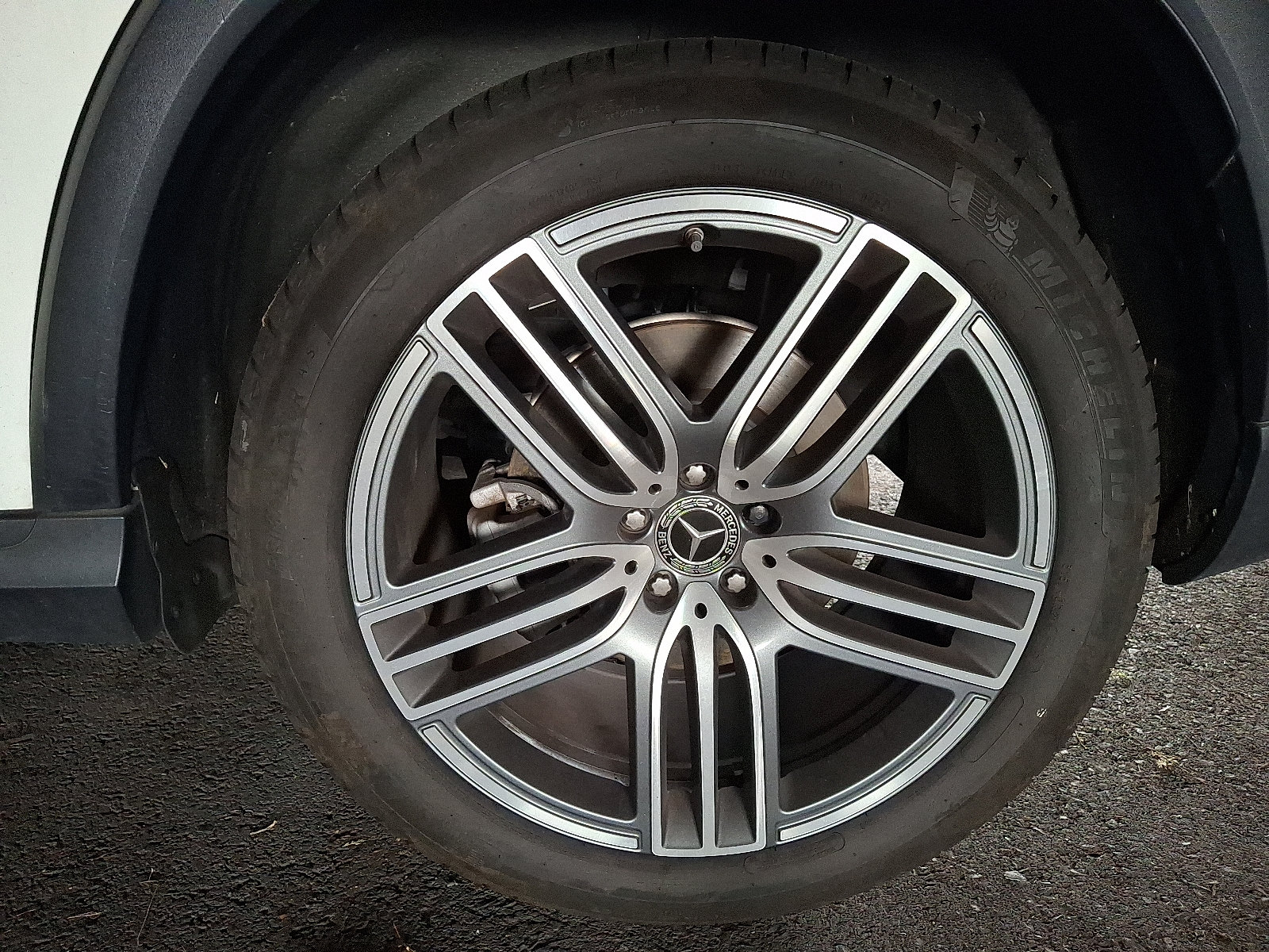 Used 2024 Mercedes-Benz GLS 450 4MATIC image 3