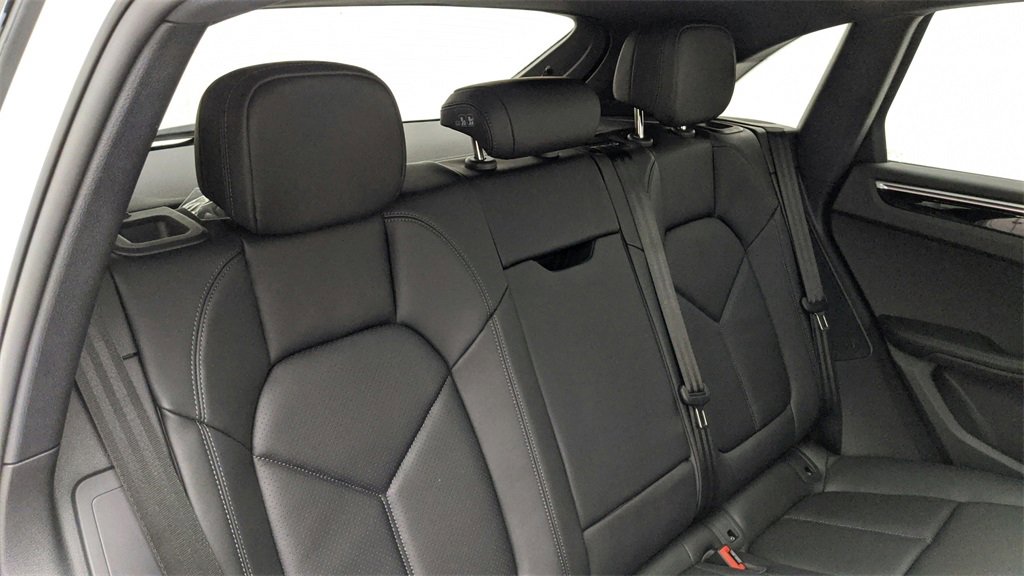 Used 2022 Porsche Macan image 46