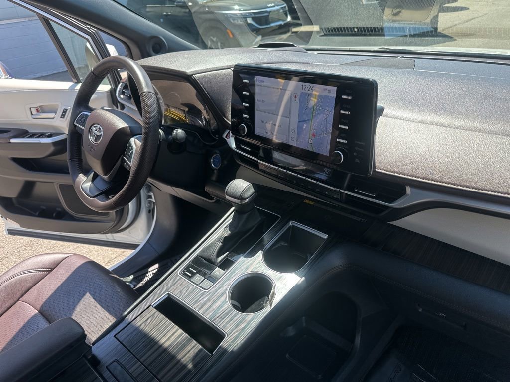 Used 2023 Toyota Sienna Platinum AWD/4WD image 36