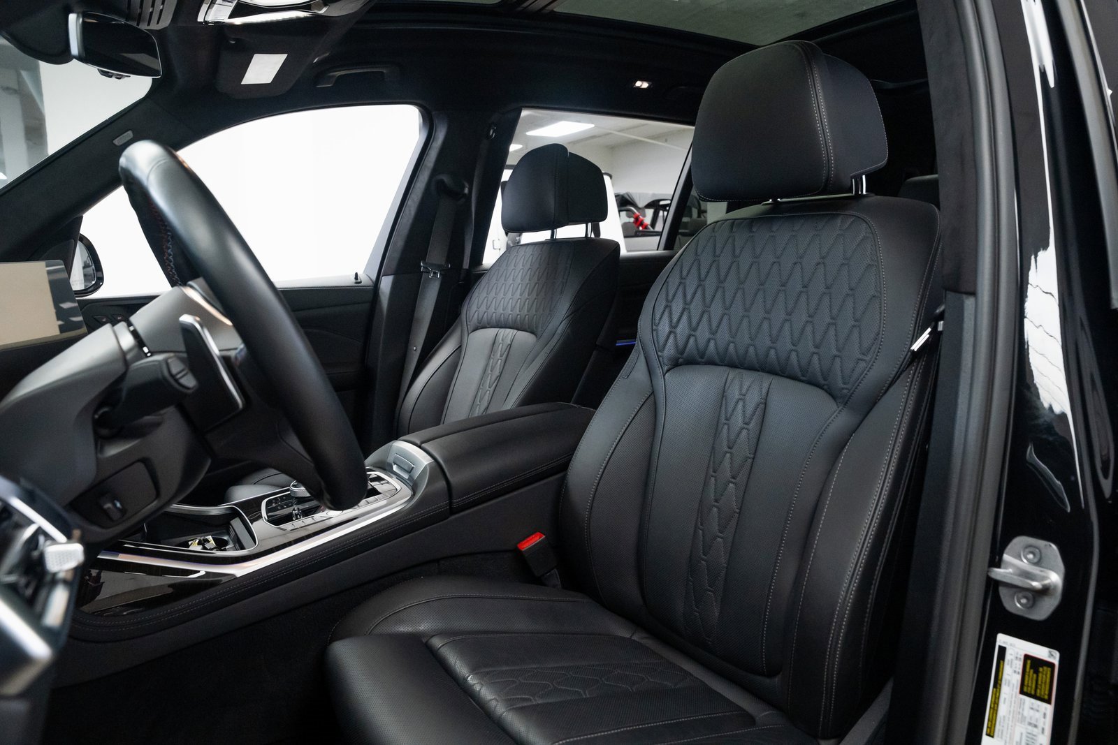 Used 2023 BMW X7 M60i w/ Executive Package image 17