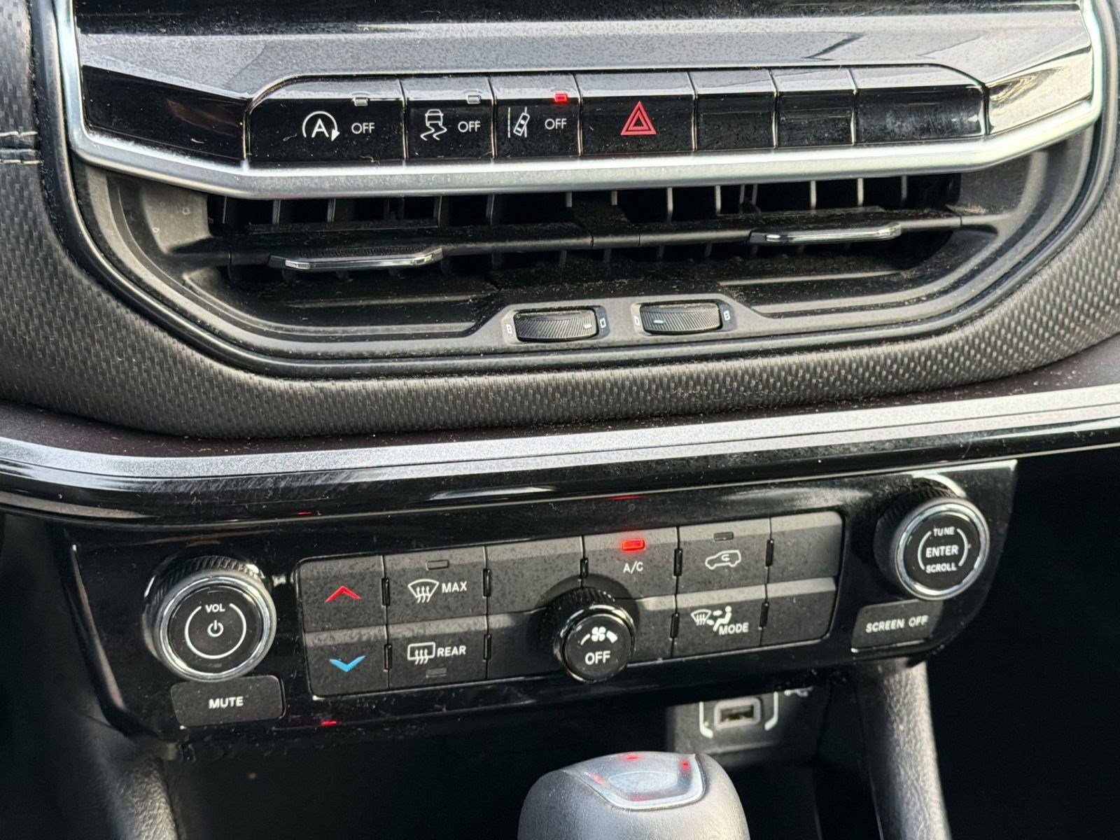 Used 2022 Jeep Compass Altitude FWD image 17