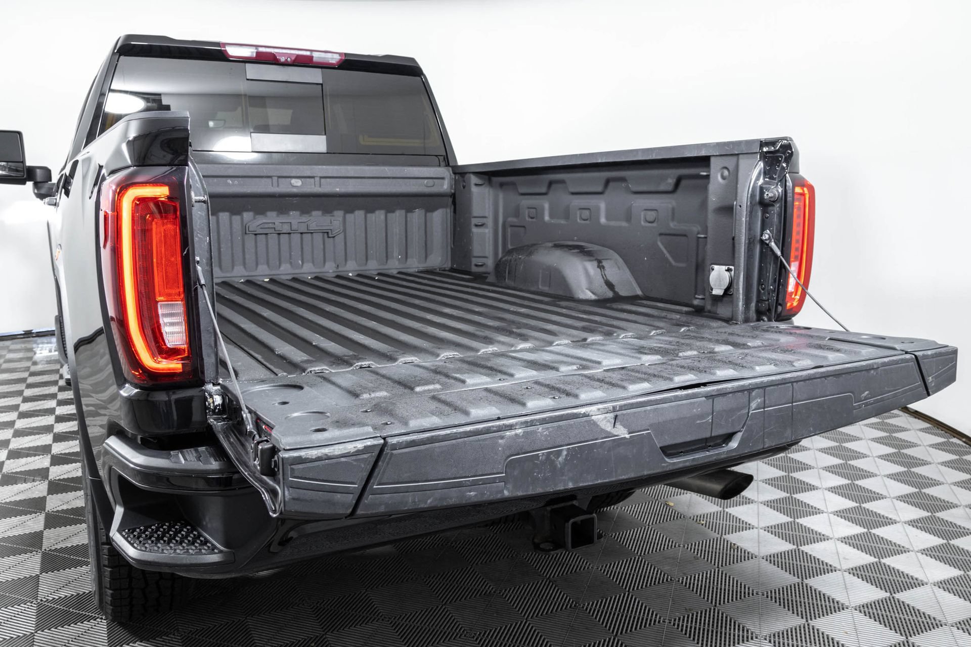 Used 2022 GMC Sierra 2500 AT4 w/ AT4 Premium Plus Package AWD/4WD image 19