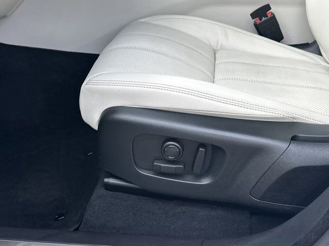 Used 2023 Land Rover Range Rover Velar R-Dynamic S image 11