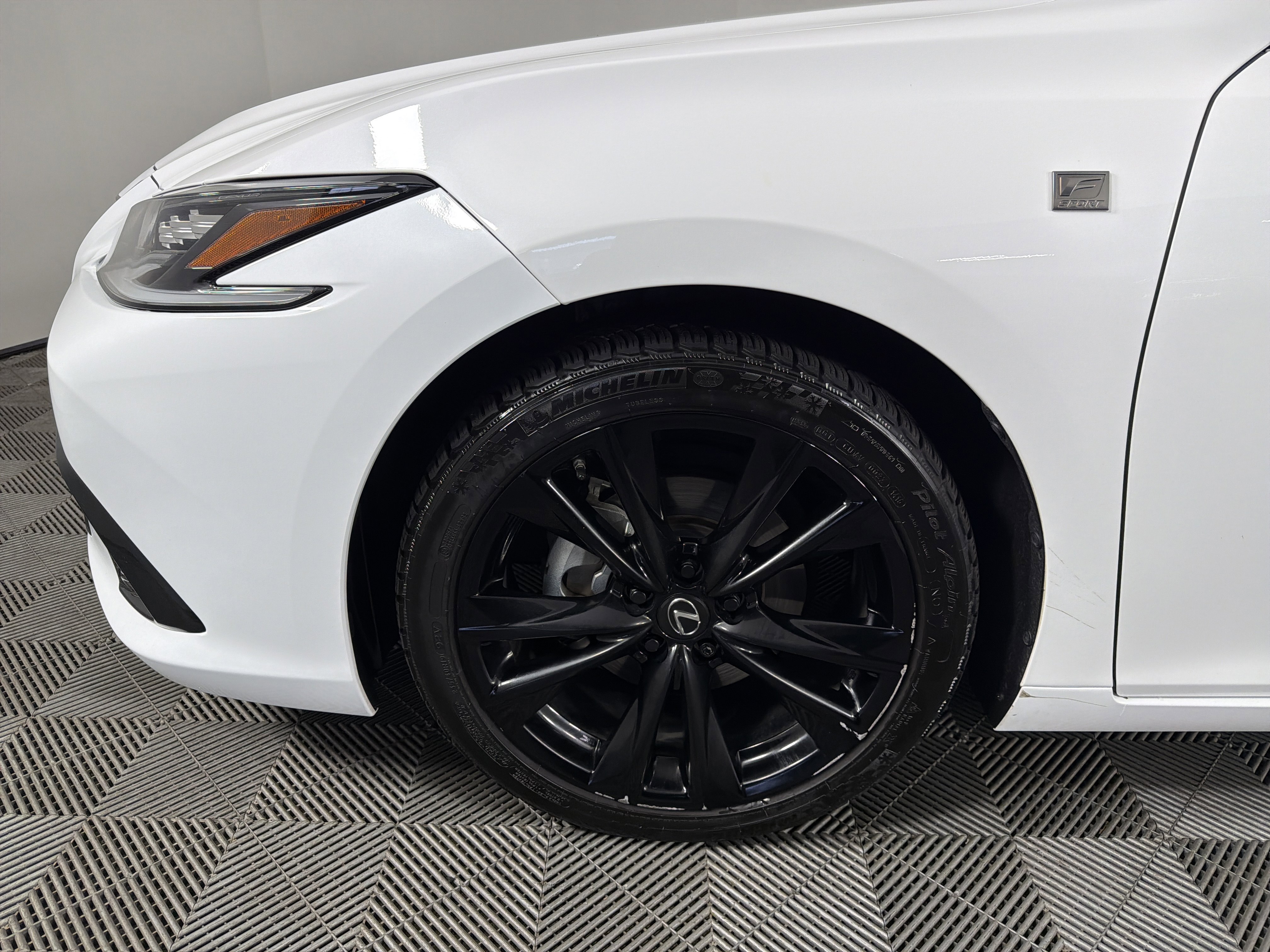 Used 2023 Lexus ES 250 w/ Accessory Package (Z1) AWD/4WD image 5