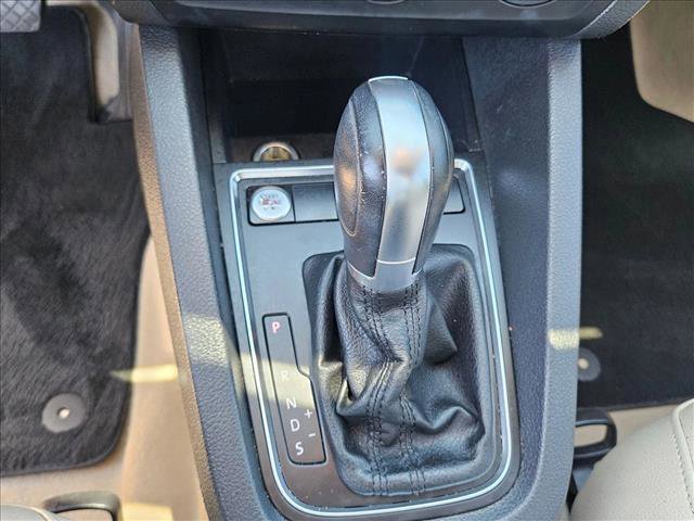 Used 2015 Volkswagen Jetta SE FWD image 12