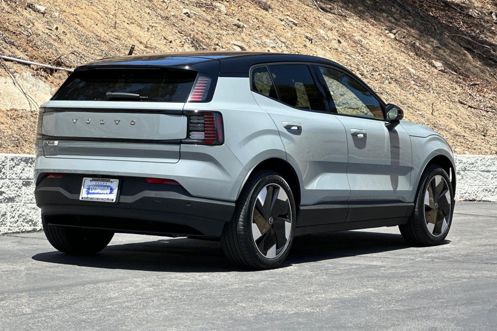 New 2026 Volvo EX30 Plus w/ Climate Package AWD/4WD image 4