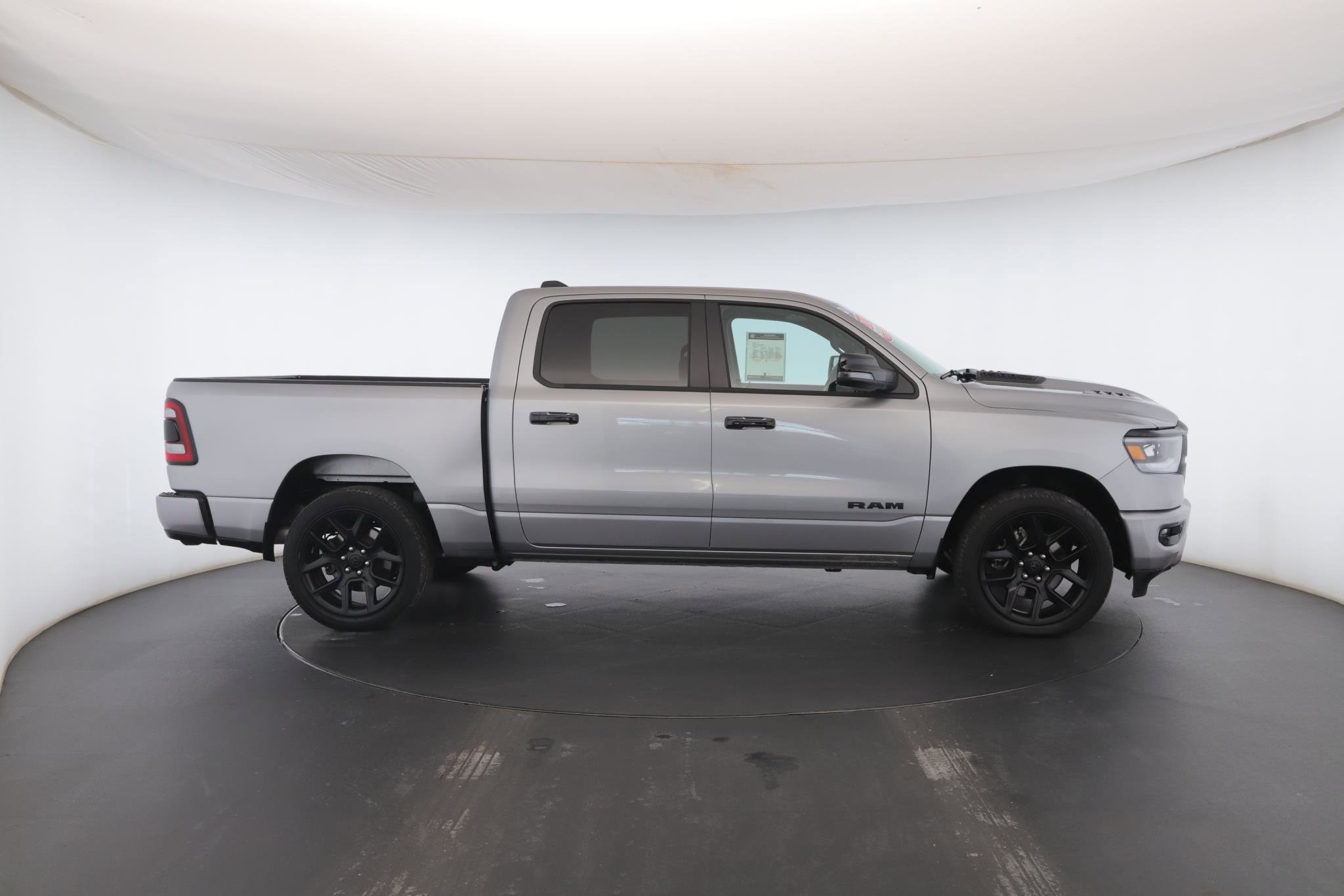 Used 2024 RAM 1500 Laramie AWD/4WD image 23
