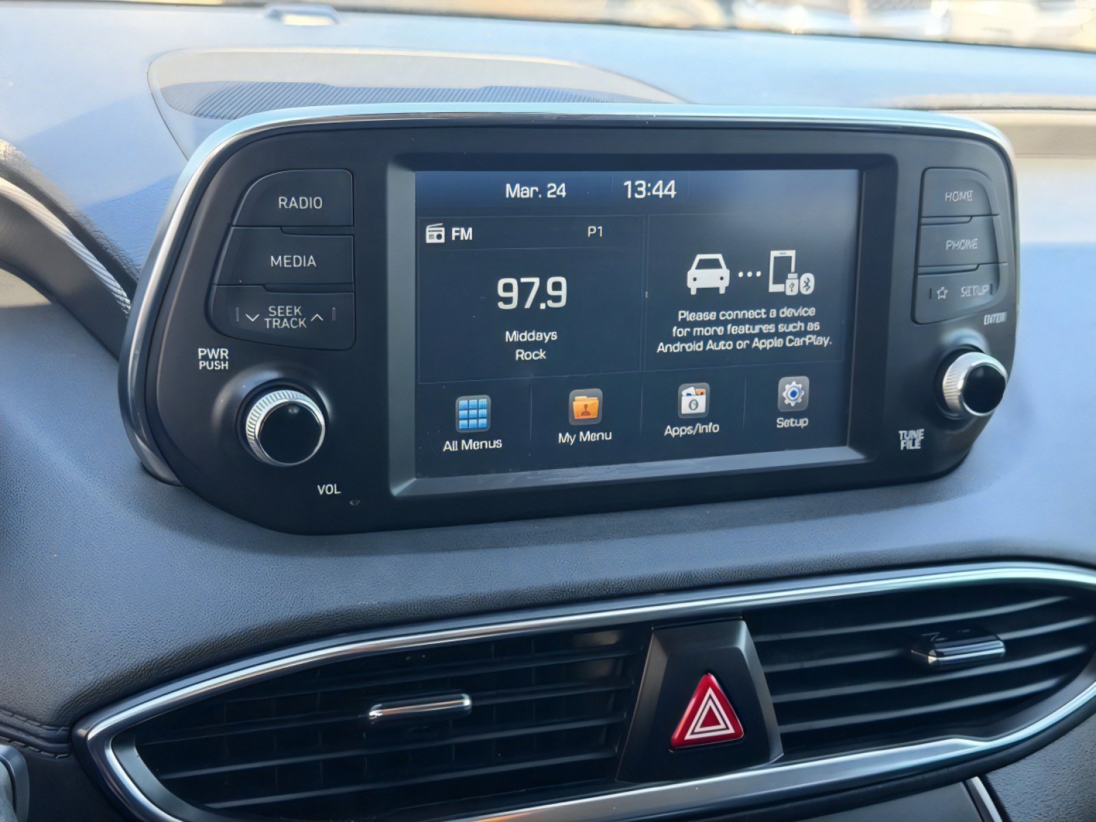 Used 2020 Hyundai Santa Fe SE image 25