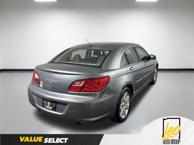 Used 2010 Chrysler Sebring Touring w/ Hands-Free Convenience Group FWD image 5