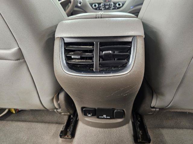 Used 2017 Chevrolet Malibu Hybrid w/ Leather Package FWD image 33