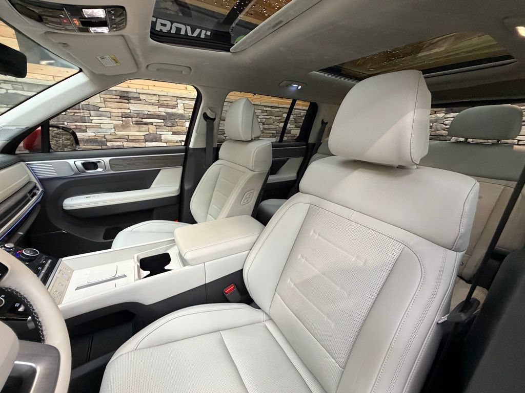 Used 2025 Hyundai Santa Fe Calligraphy AWD/4WD image 12