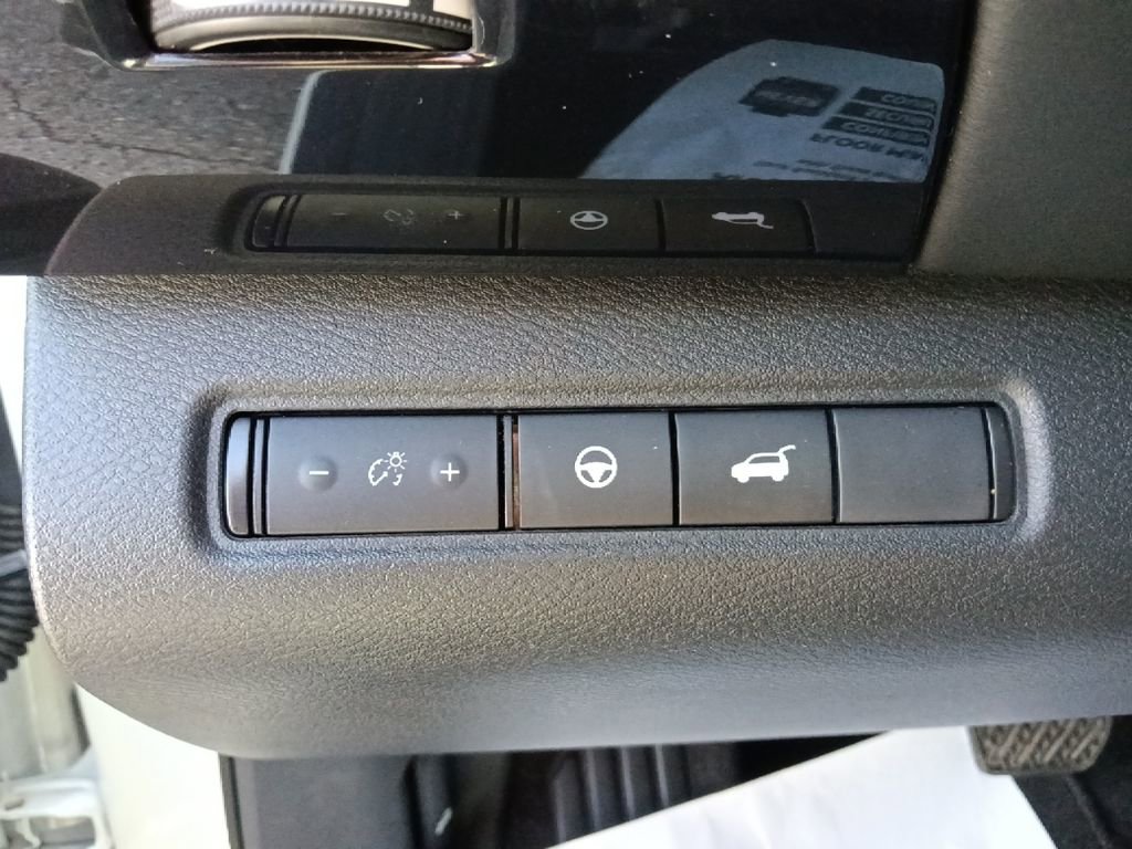 Used 2022 Nissan Pathfinder SV w/ SV Premium Package image 17