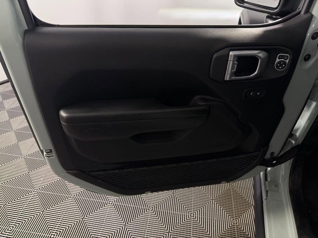 Certified 2023 Jeep Wrangler Unlimited Rubicon 4xe w/ Cold Weather Group image 26