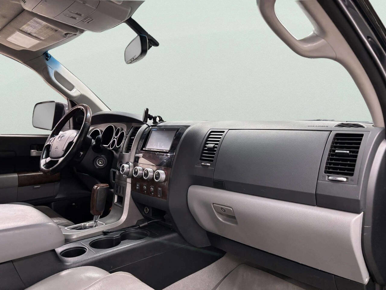 Used 2010 Toyota Tundra Limited image 25