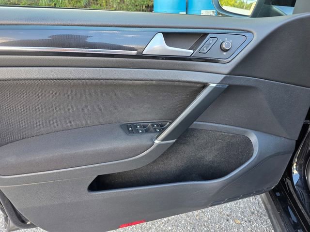 Used 2016 Volkswagen Golf S image 9