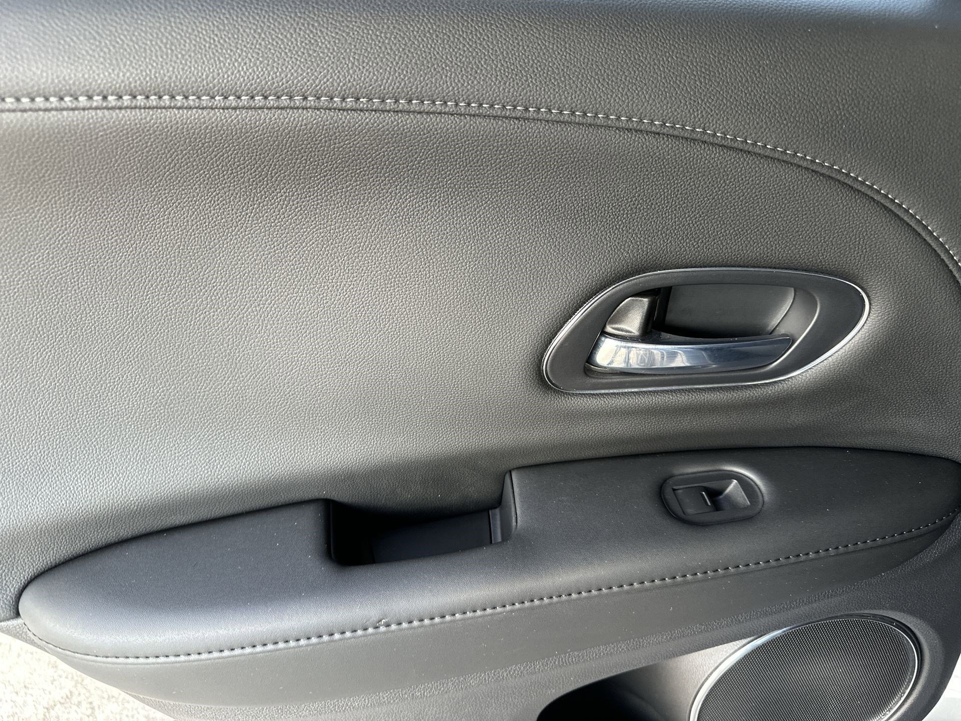 Used 2020 Honda HR-V Touring image 29