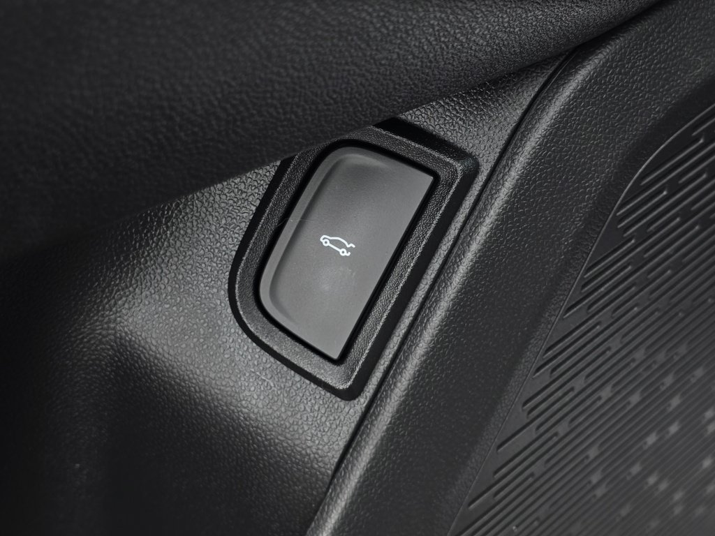 Used 2025 Chevrolet Equinox LT w/ Convenience Package II FWD image 32
