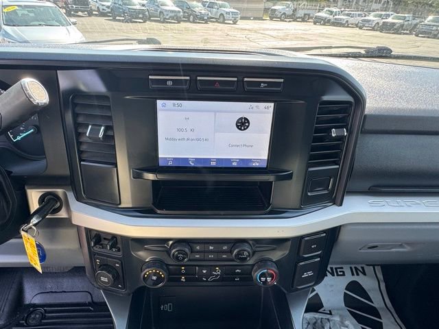 Used 2023 Ford F350 XLT image 3