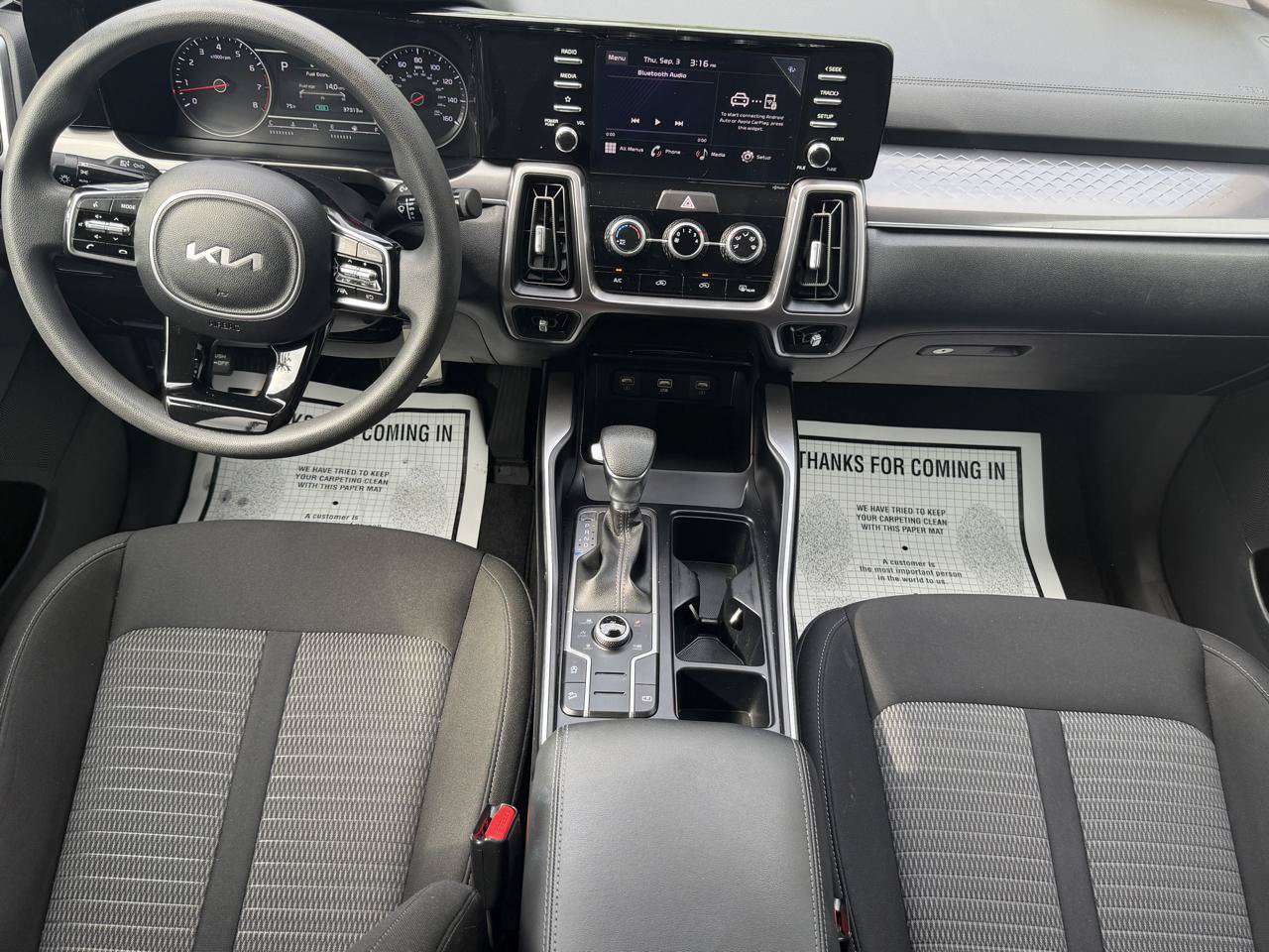 Used 2023 Kia Sorento LX AWD/4WD image 6