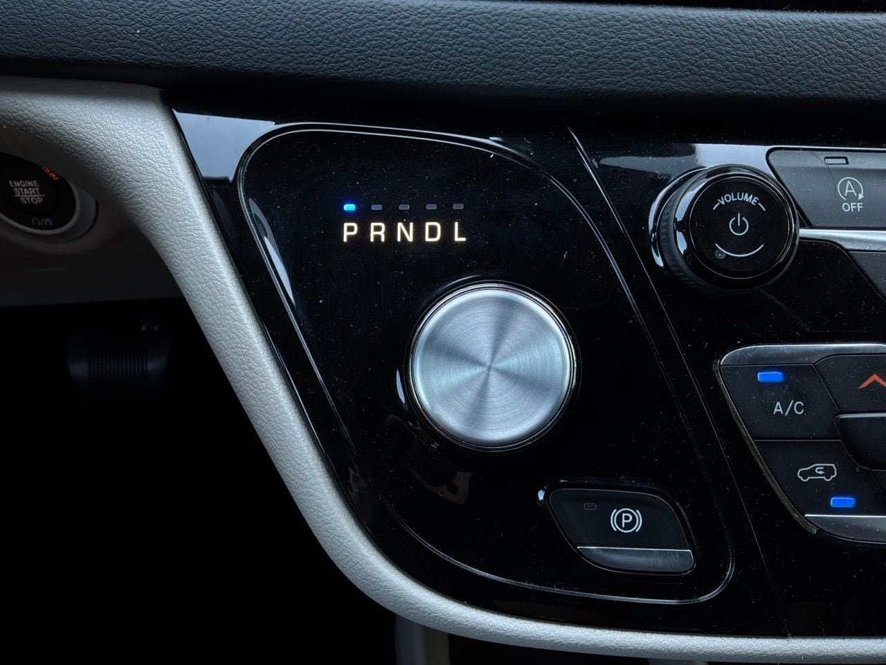 Used 2023 Chrysler Voyager LX FWD image 27