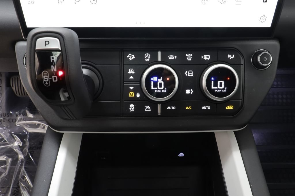 Certified 2026 Land Rover Defender 110 X-Dynamic SE AWD/4WD image 13