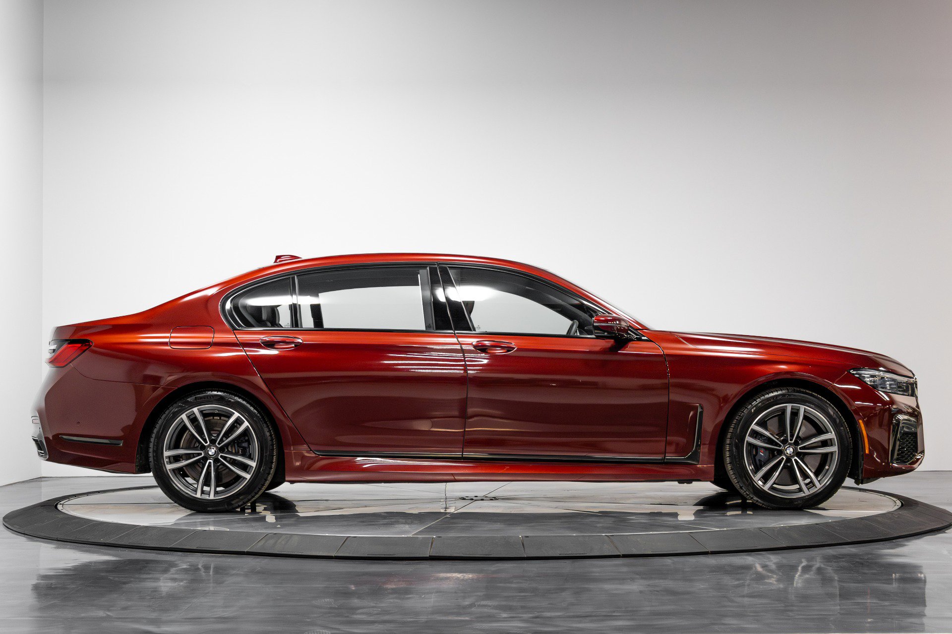 Used 2020 BMW 750i xDrive w/ Executive Package image 14