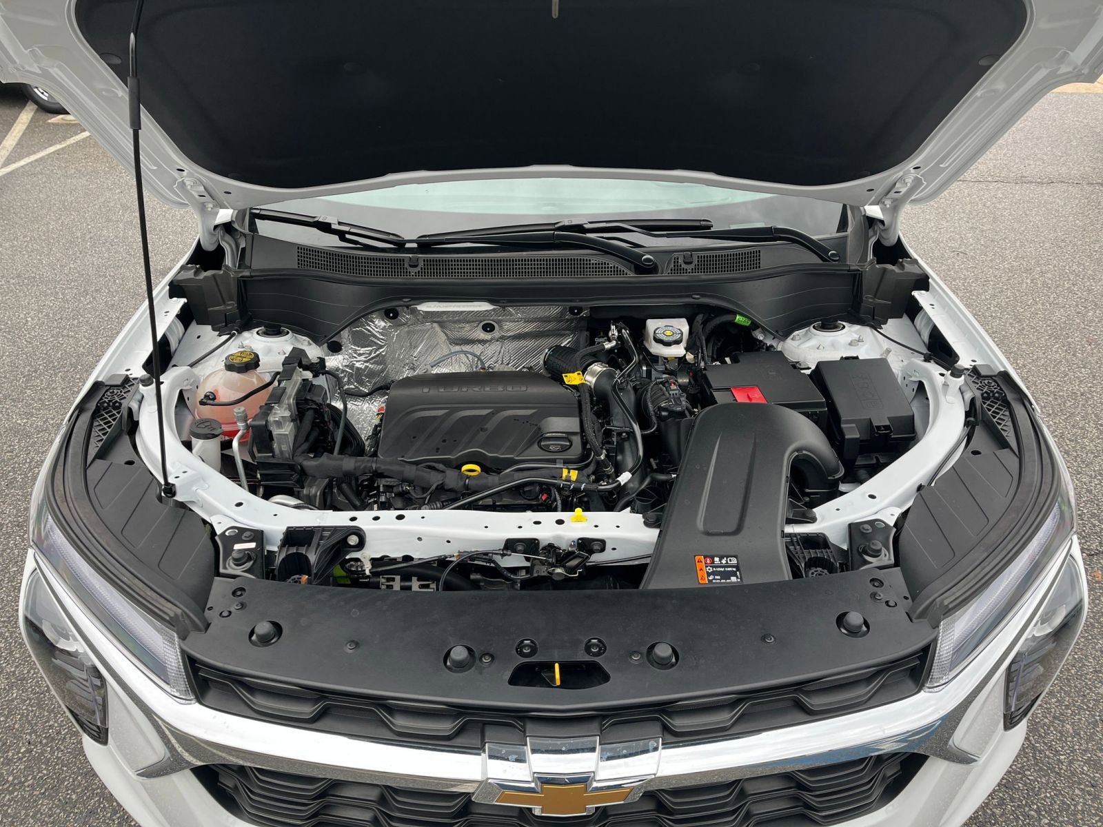 Used 2025 Chevrolet Trax LT w/ LT Convenience Package image 31