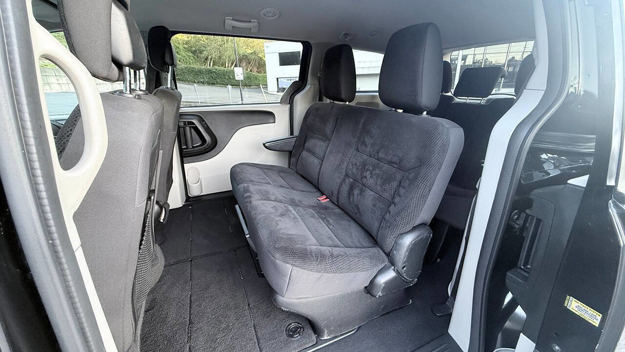 Used 2019 Dodge Grand Caravan SE FWD image 28
