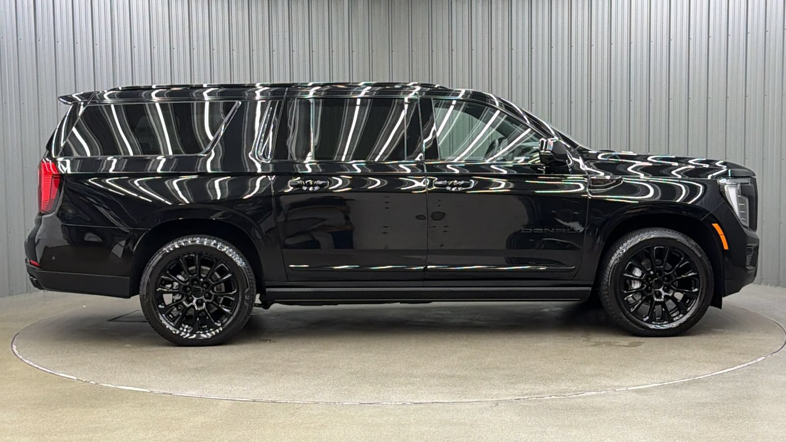 Used 2026 GMC Yukon XL Denali Ultimate w/ LPO, Floor Liner Package AWD/4WD image 6